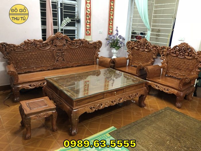 Bộ bàn ghế hoàng gia hương đá với đường nét gỗ tinh xảo, tạo hình sang trọng và hoàn thiện đậm tính truyền thống. Hương đá được sử dụng như một loại gỗ quý giúp tăng thêm sự đẳng cấp cho không gian sống của bạn.